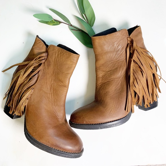 Steve Madden Shoes - Steve Madden 7.5 leather fringe boots
